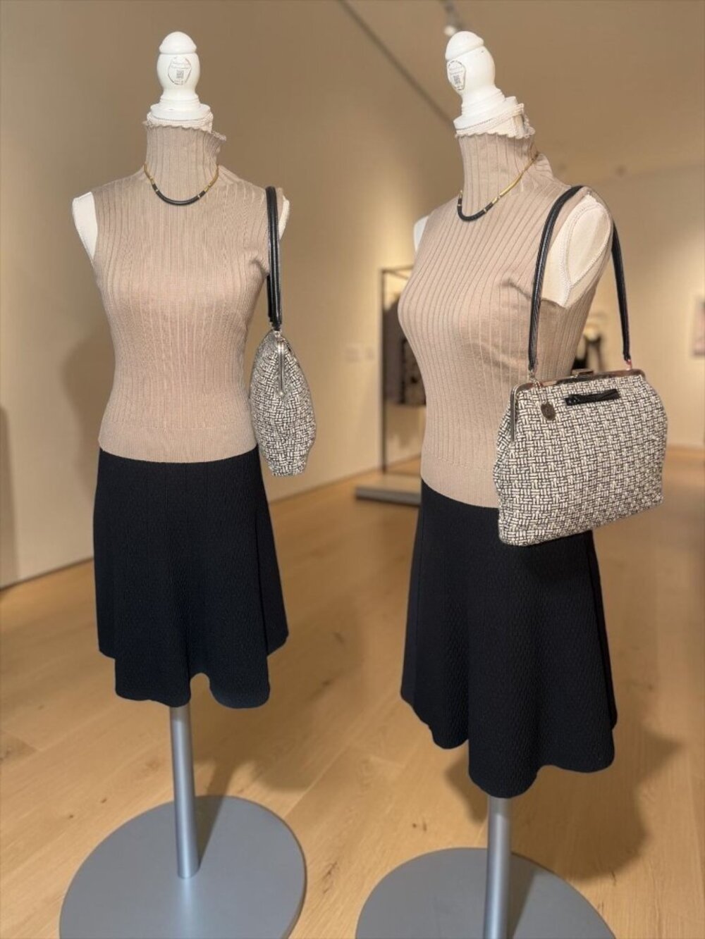 VTG The Sak x Elliott Lucca BowTweed Framed Bag Black Beige Woven Shoulder Bag - Picture 2 of 7